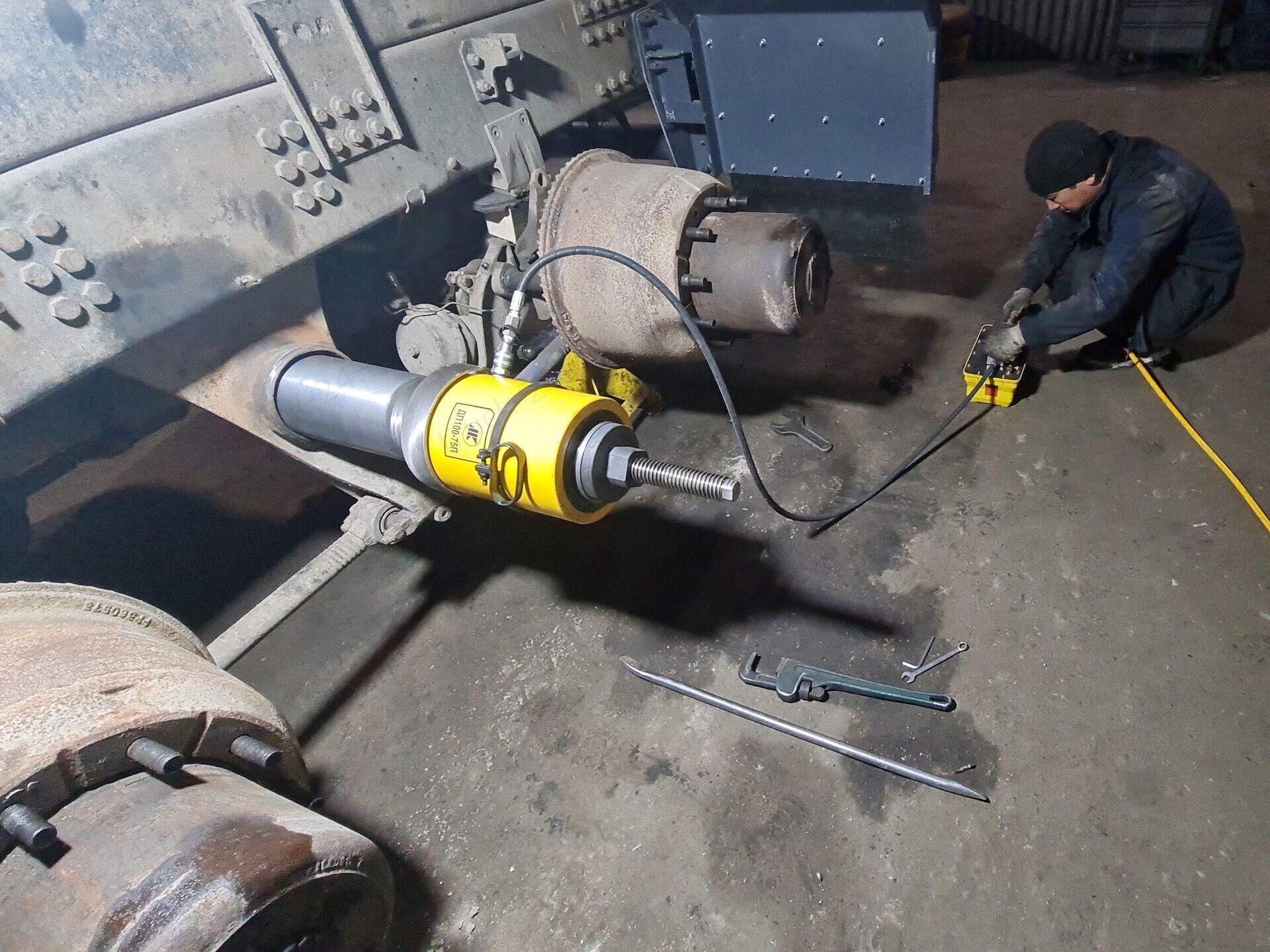 Замена оси балансира СКАНИЯ